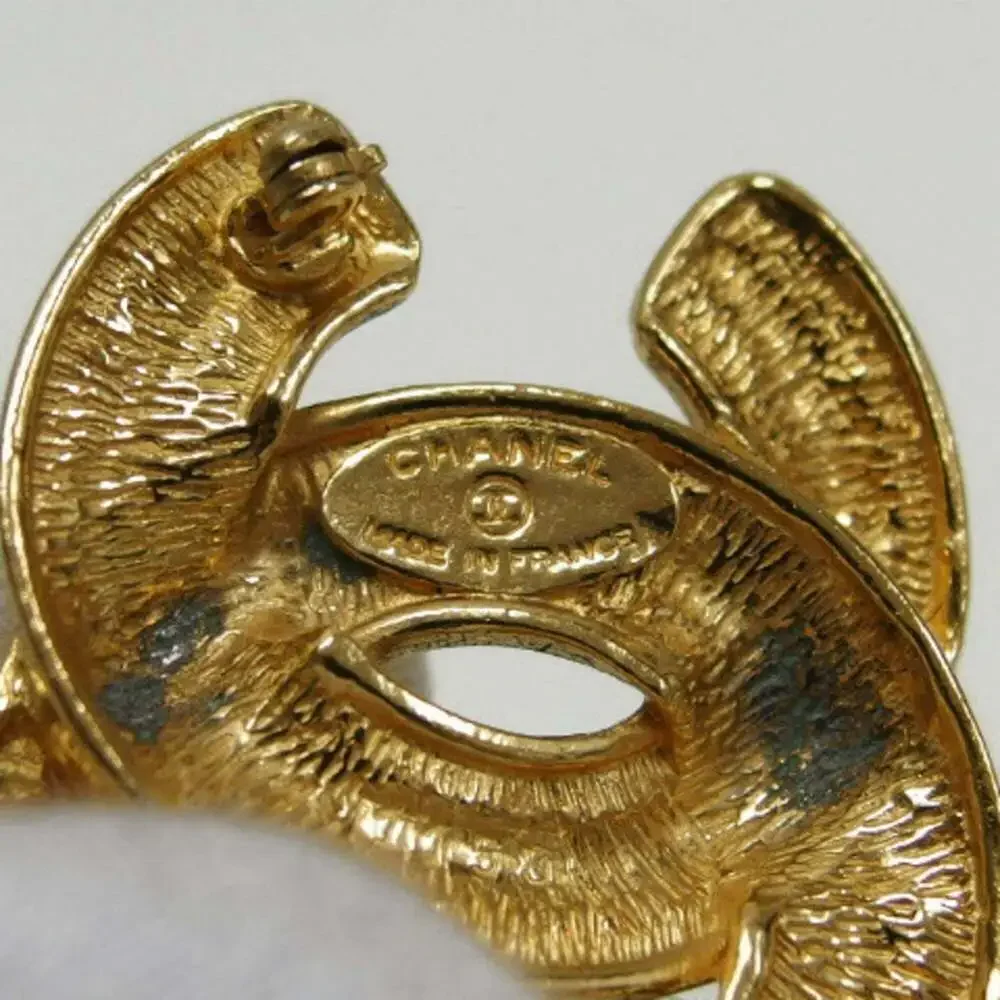 CHANEL Gold Brooch